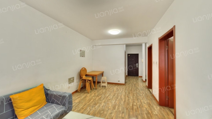 南向两居 简单装修 满二税少 24小时安保-客厅