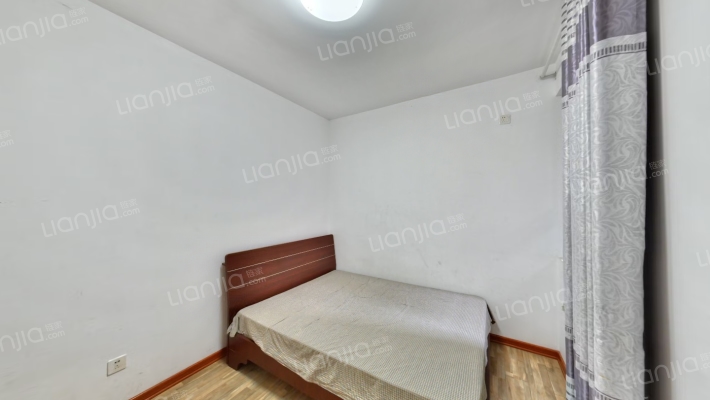 南向两居 简单装修 满二税少 24小时安保-卧室A