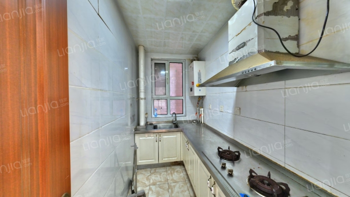 南向两居 简单装修 满二税少 24小时安保-厨房