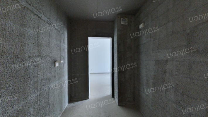 此房房本满二年，只有契税和个税，中高楼层，采光好-厨房