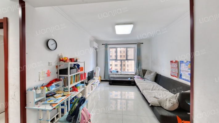 此房全南两居，自住装修拎包入住，满五，有车位-客厅