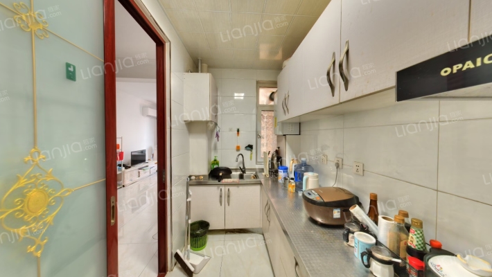 此房全南两居，自住装修拎包入住，满五，有车位-厨房