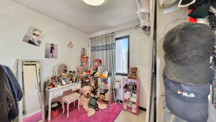 房子南北通透三居 ，満二，集中供暖。-卧室C