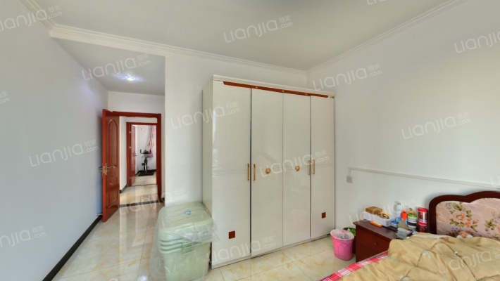 房子南北通透大三居，简单装修，带车位。-卧室C