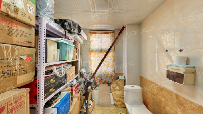 房子南北通透大三居，简单装修，带车位。-卫生间B