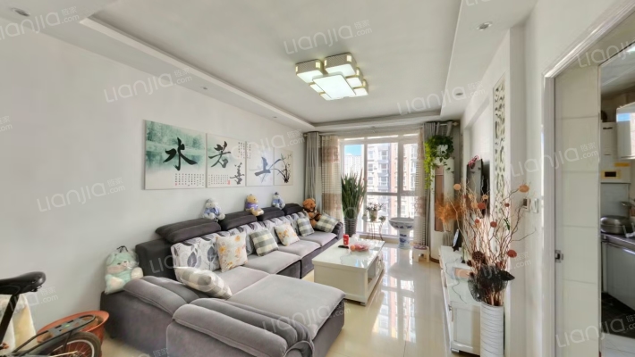 全屋家具家电全部留下  包含地下室    契税票满五唯一-客厅