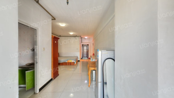 钻石广场带阳台一居视野好屋内宽敞舒适交通便利-卧室