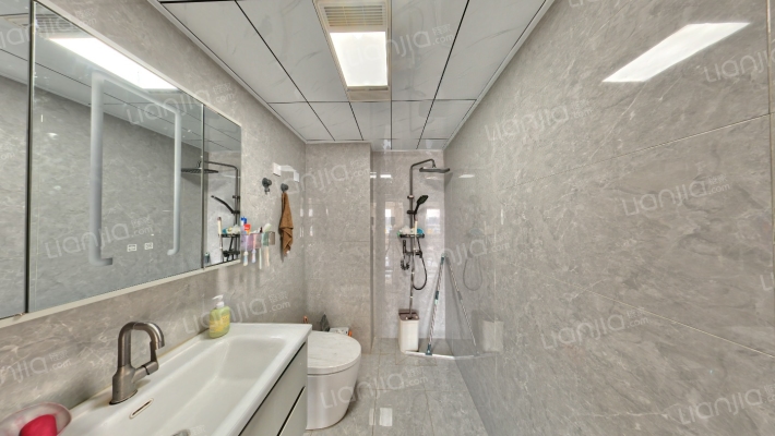 钻石商圈精装修两居室诚意出售。-卫生间