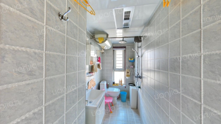 钻石广场南北二居室，上跃，房本满五唯一，集中供暖-卫生间B