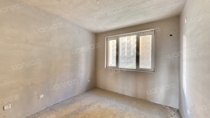 此房业主直售，3居2卫，南北通透，-卧室B