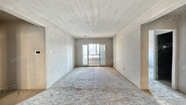 此房业主直售，3居2卫，南北通透，-客厅