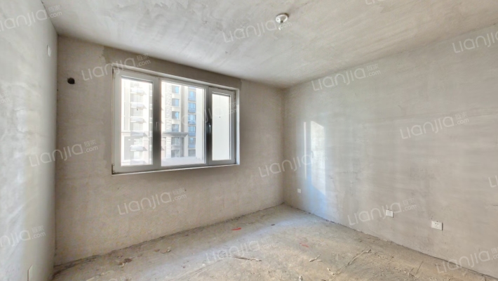 此房业主直售，3居2卫，南北通透，-卧室C