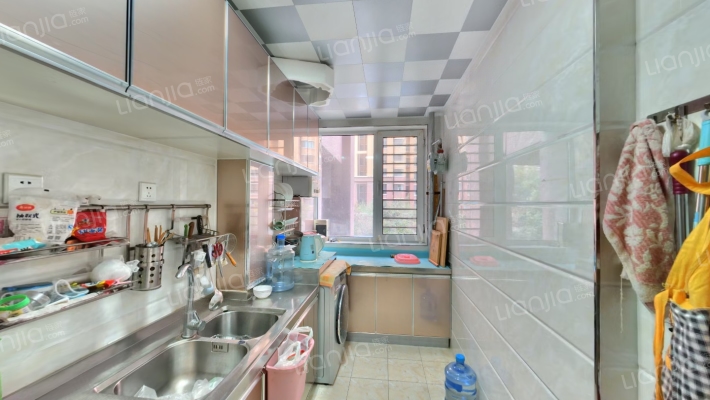 开发区钻石广场精装修两居室家具家电齐全拎包入住-厨房