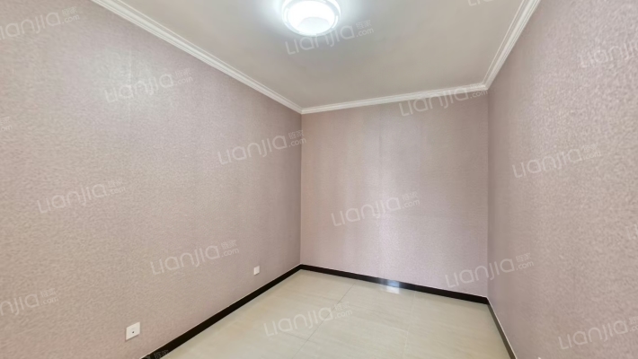 钻石广场住宅  精装空房 诚意出售  价格可谈-卧室A