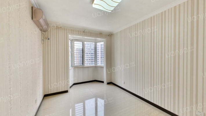 钻石广场住宅  精装空房 诚意出售  价格可谈-卧室B