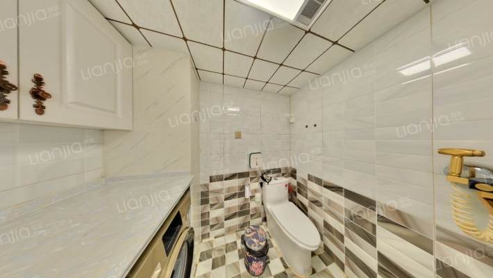 南北通透精装修 ，一梯两户，带车位-卫生间