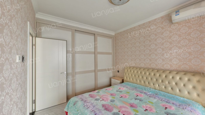 金竹花园大两居精装修      出售-卧室A