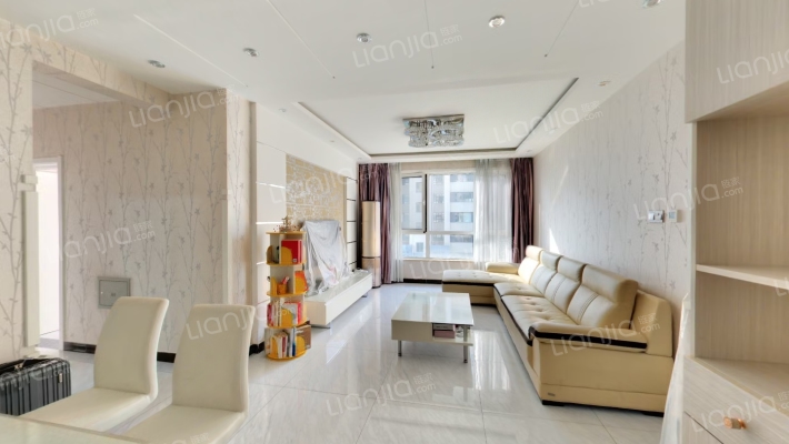 金竹花园大两居精装修      出售-客厅