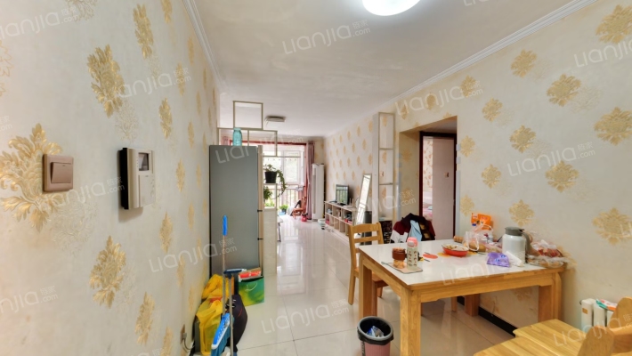 老城区的精品楼盘，位置好，配套设施齐全，西丁，双塔-客厅