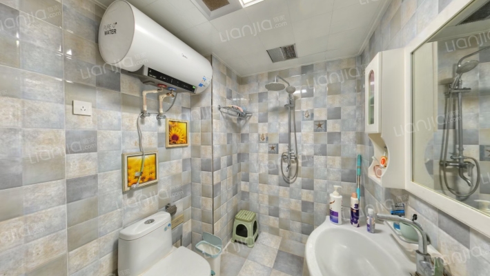 华阳路 南北通透大两居 自住装修拎包入住-卫生间