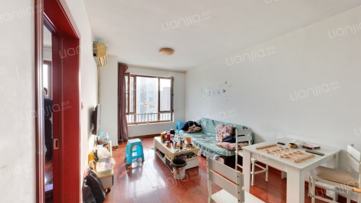 户型方正，采光充足，带装修，视野开阔-客厅