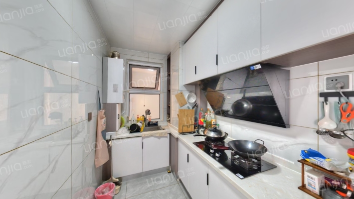 精装修，家具家电齐全，看房方便，采光好，视野好-厨房