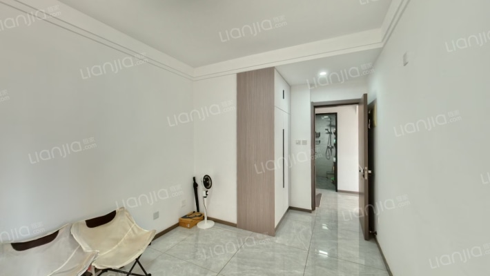 精装修，家具家电齐全，看房方便，采光好，视野好-卧室A