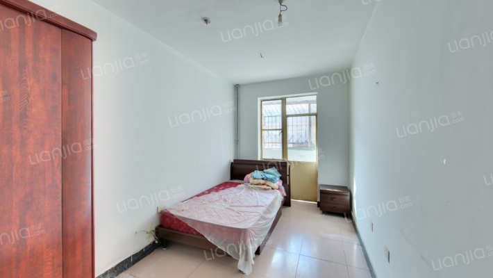 此房板楼，公摊小，低楼层上下楼方便，集中供暖-卧室A