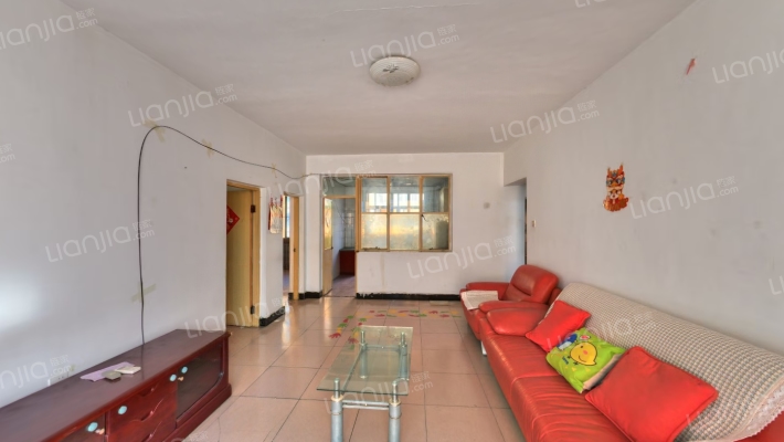 此房板楼，公摊小，低楼层上下楼方便，集中供暖-客厅