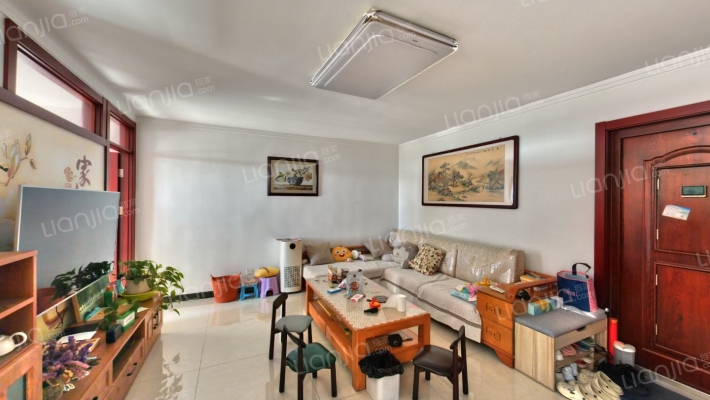 南向两居，采光无遮挡，精装，交通生活便利。-客厅