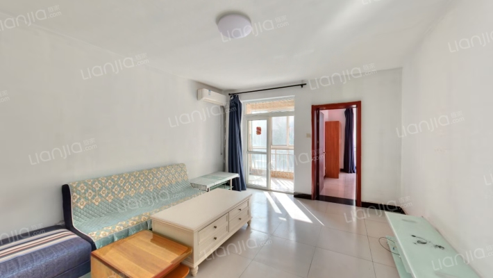 房子南北通透两居，好楼层。房本満二-客厅