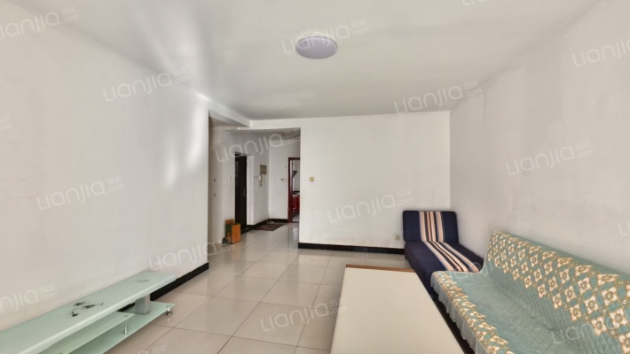 房子南北通透两居，好楼层。房本満二-客厅