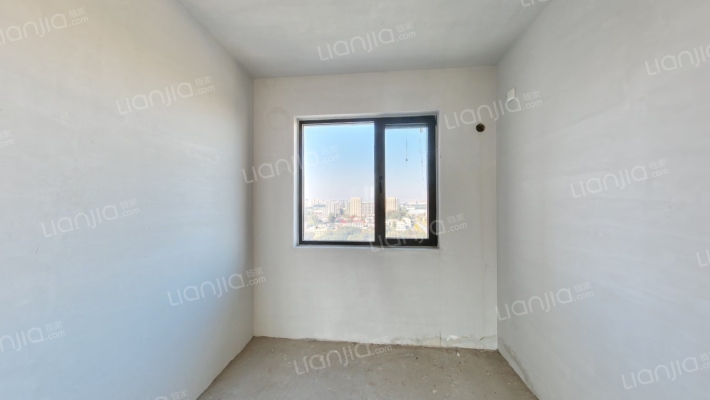 此房是边户，毛坯房，随意装修，名厨双明卫-卧室D