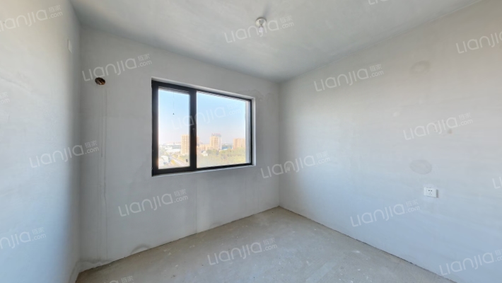 此房是边户，毛坯房，随意装修，名厨双明卫-卧室C