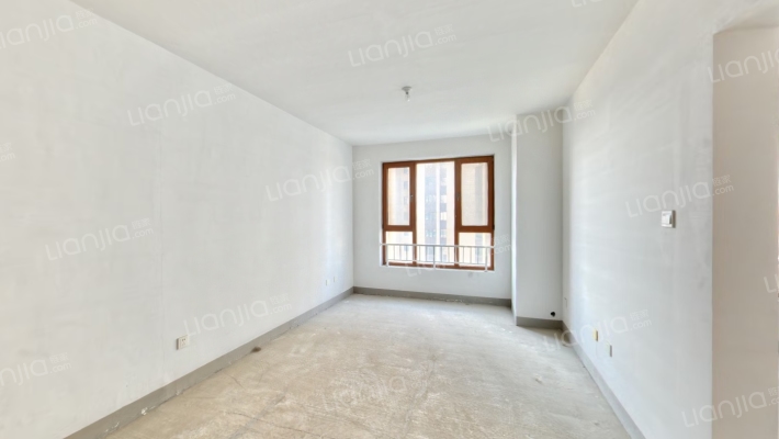 南向2居毛坯随意装修 户型方正 中间楼层采光充足-客厅