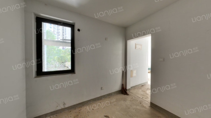 新干线经典两居急售，毛坯房随意装修-卧室A