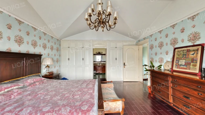 急售琉璃湖精致装修大独栋别墅，500平院子，价格美丽-卧室A