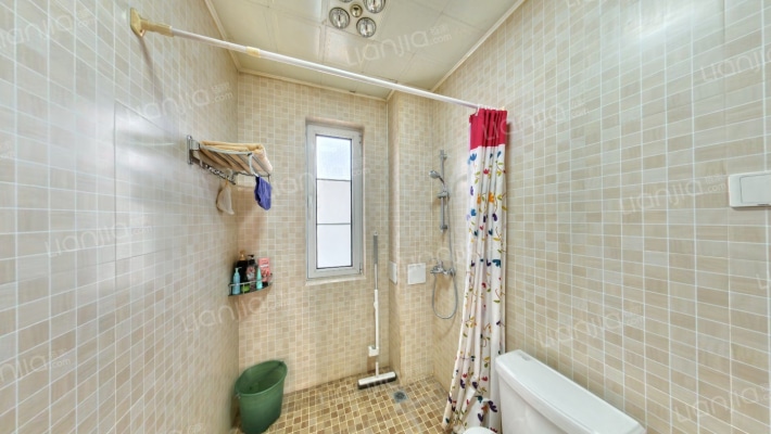 急售琉璃湖精致装修大独栋别墅，500平院子，价格美丽-卫生间C