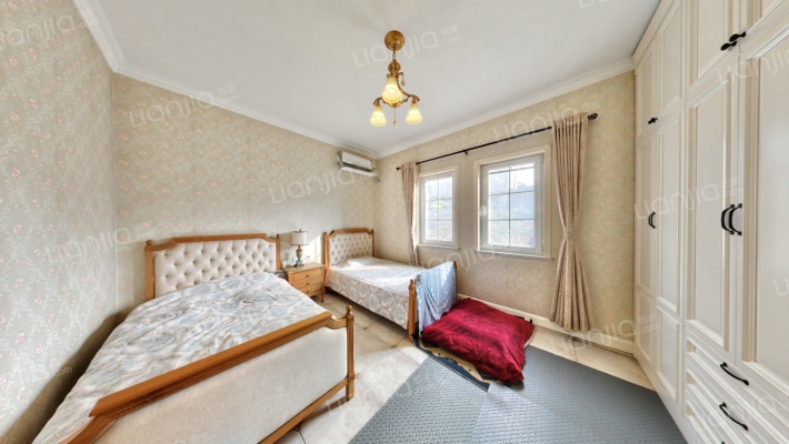 急售琉璃湖精致装修大独栋别墅，500平院子，价格美丽-卧室D