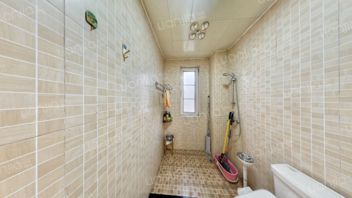 急售琉璃湖精致装修大独栋别墅，500平院子，价格美丽-卫生间A