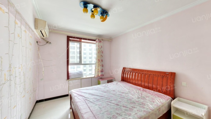 德信公园北侧 可俯瞰公园 精装两居 南北通透-卧室B