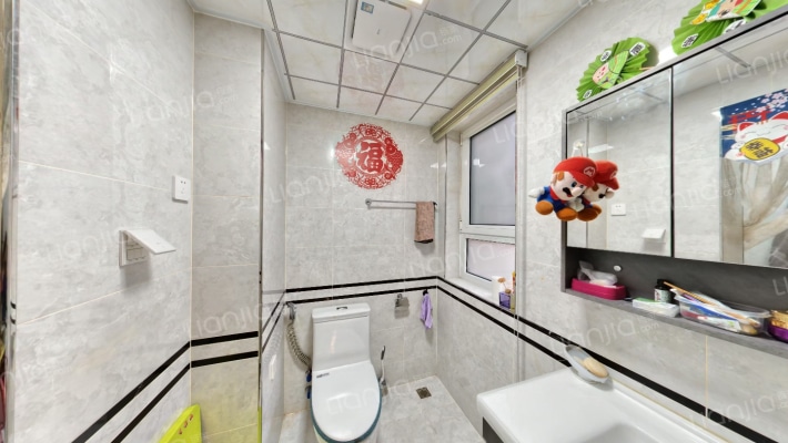 钢混结构 南北通透板楼 中间楼层 视野开阔 距高铁站近-卫生间A