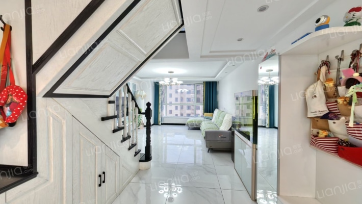 钢混结构 南北通透板楼 中间楼层 视野开阔 距高铁站近-客厅A