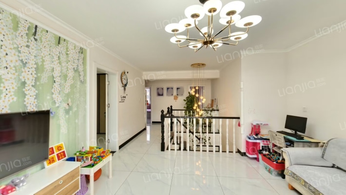 钢混结构 南北通透板楼 中间楼层 视野开阔 距高铁站近-客厅B