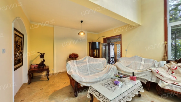 市区冠云路精装双拼别墅，拎包入住，带南向大院子。-客厅A