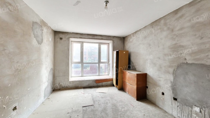 一层带院，集中供暖，南向两居室，-卧室A