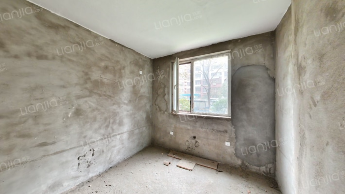 一层带院，集中供暖，南向两居室，-卧室B