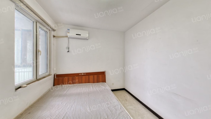 华阳路南北通透大三居，业主诚意出售-卧室B