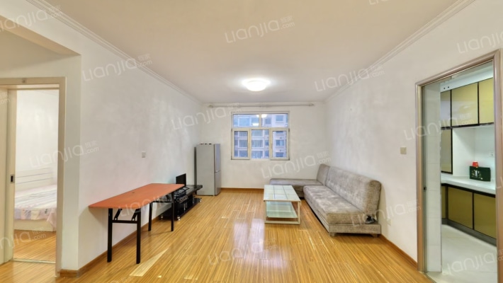 房子是满二，没有抵押，没有尾款，楼层好，采光好，-客厅