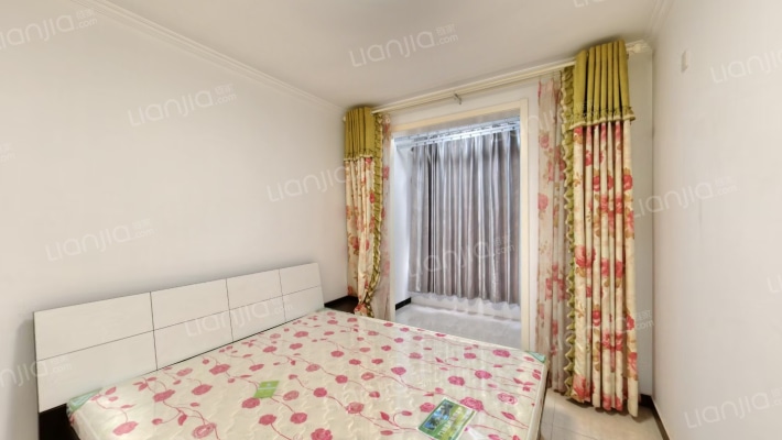 房子属于南北通透三居，精装修，楼层属于中低楼层-卧室A